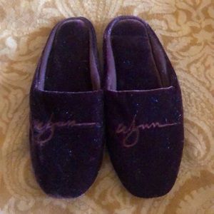 Wynn Slip On House Slippers / OS / Authentic / Preloved / In Good Condition